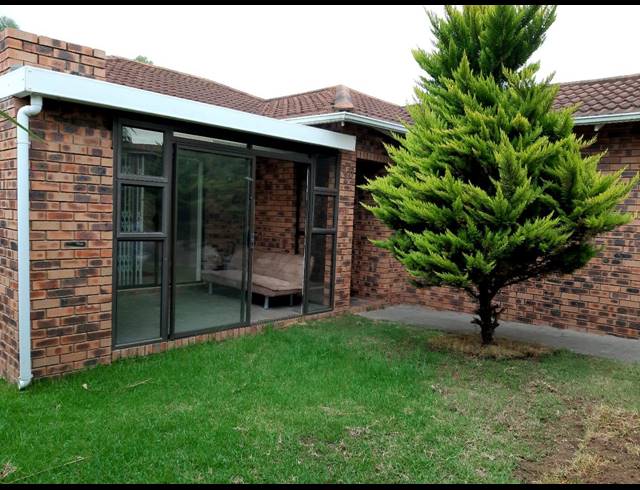 3 BEDROOM TOWNHOUSE RENTED IN BRENTWOOD PARK
